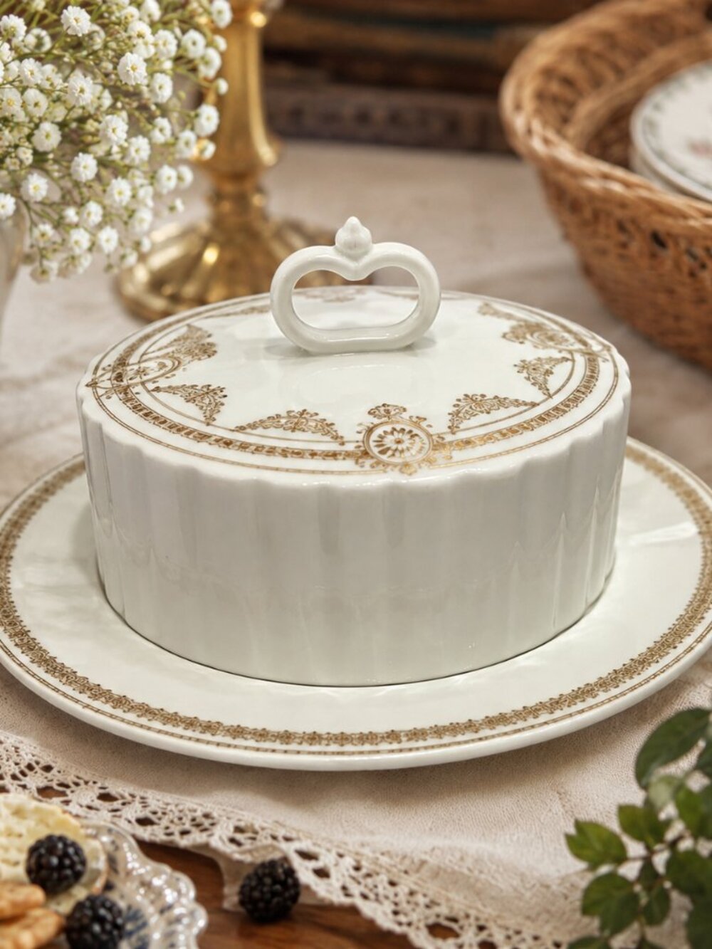 Vintage Unmarked Porcelain Covered Butter Dish / Cheese Keeper